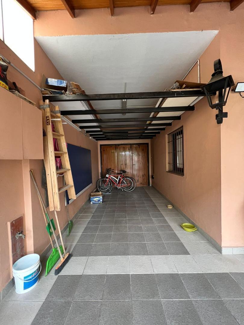 Venta Casa 5 Amb Gran Parque y Pileta 3