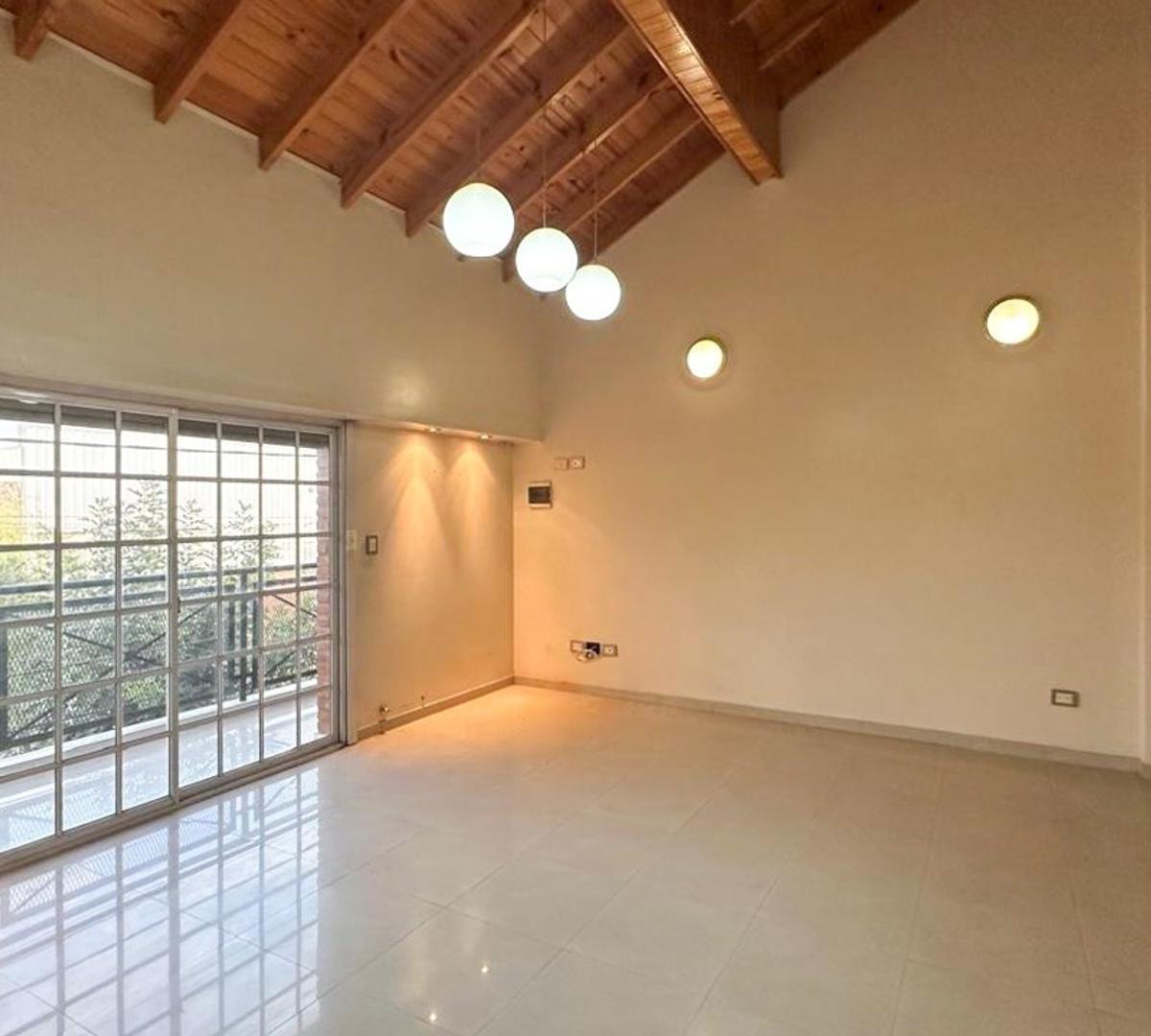 En Venta Merlo Casa con Locales Quincho y Pileta Permuta 4