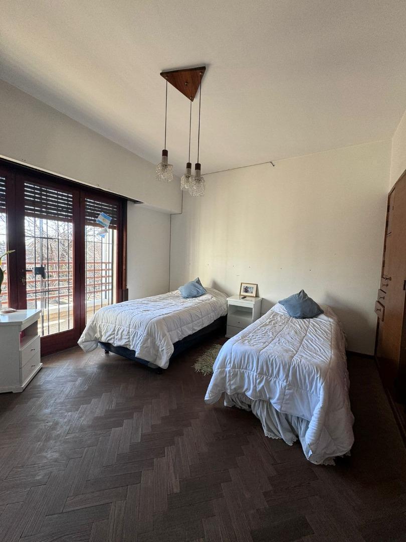 Venta Amplia Casa Parque y Pileta 4