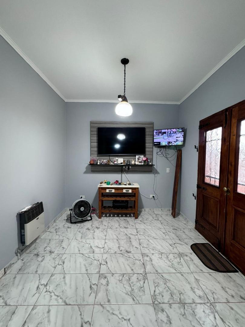 Foto de Venta Casa 4 Amb Cochera Fondo Pileta, imagen 5