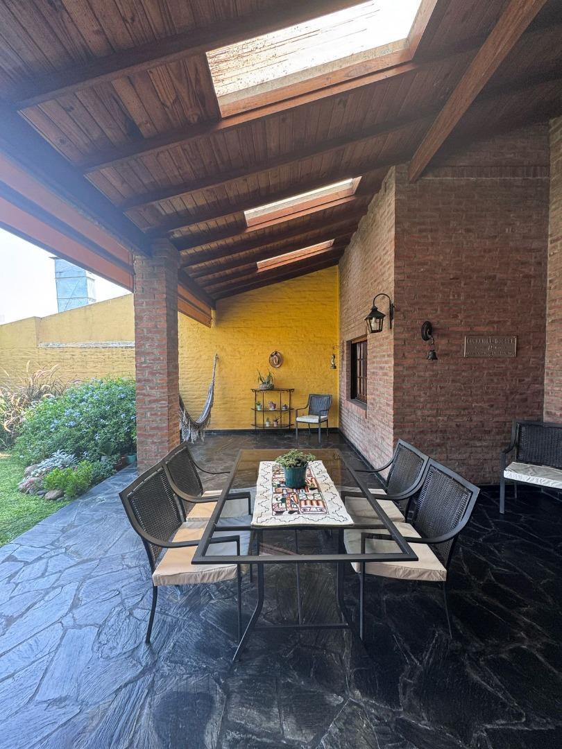 Venta Importante Chalet Sobre Dos Lotes 3