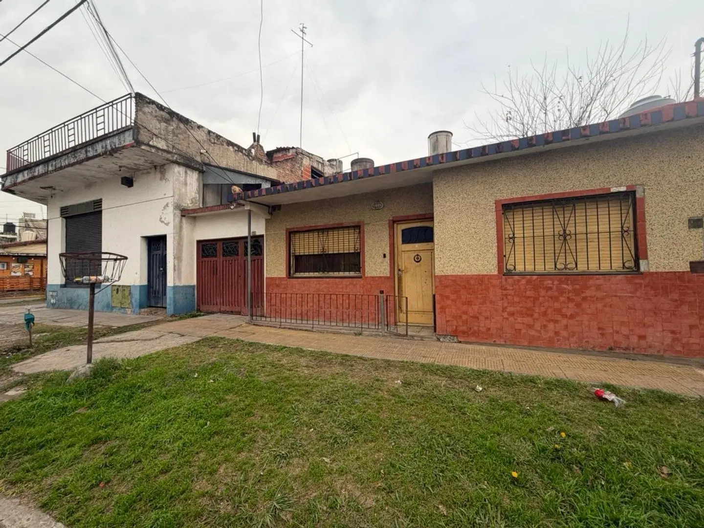 VENTA CASA 4 AMBIENTES + LOCAL COMERCIAL EN ESQUINA – MERLO 2