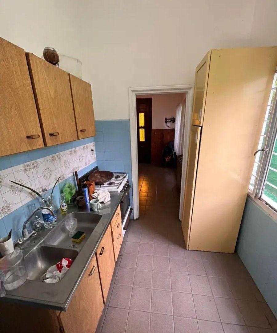Foto de En Venta Casa Tipo Quinta Con Local En Zapiola, imagen 2