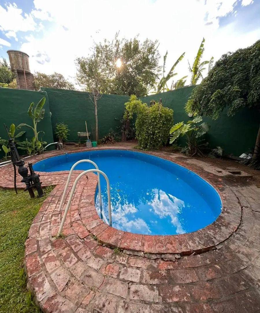 Foto de En Venta Casa Tipo Quinta Con Local En Zapiola, imagen 4