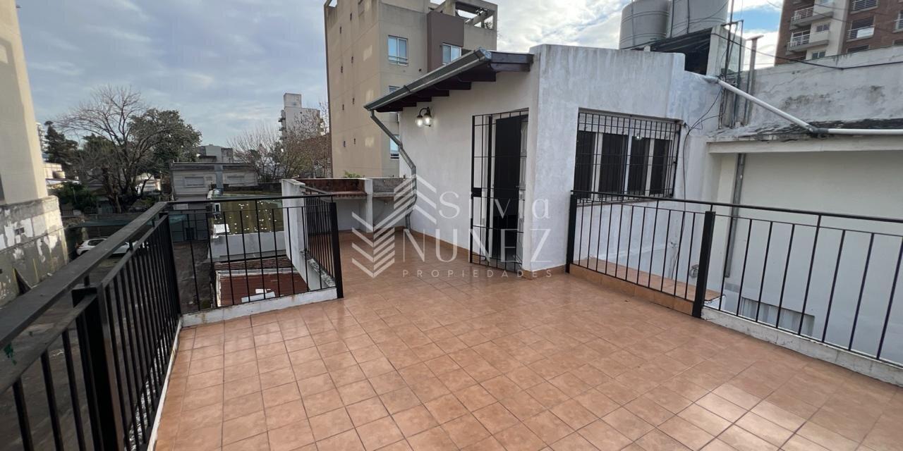 Foto de PH en Alquiler - Alberdi y Moreno, imagen 2