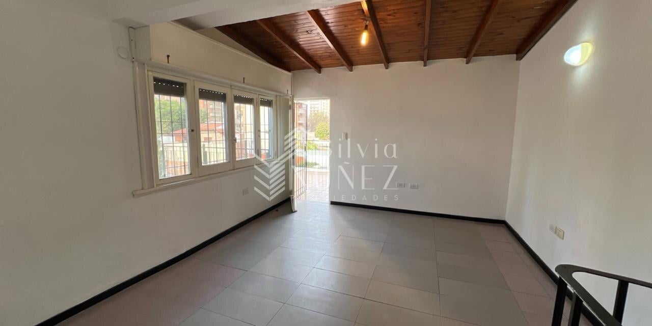 Foto de PH en Alquiler - Alberdi y Moreno, imagen 5