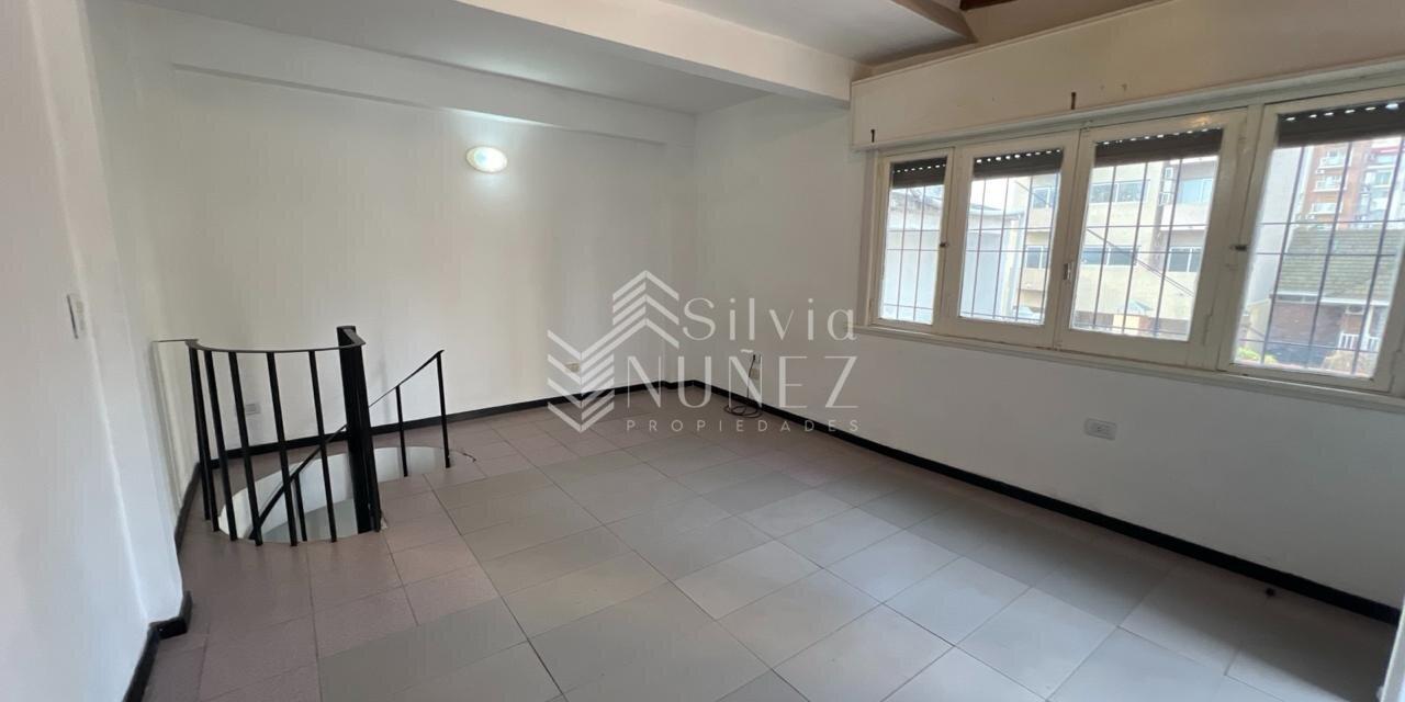 Foto de PH en Alquiler - Alberdi y Moreno, imagen 4