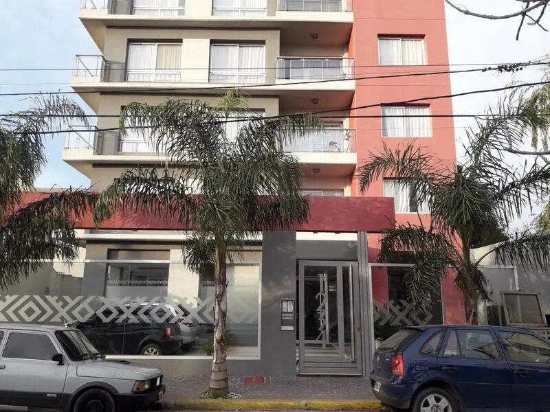Foto de Venta Departamento 2 Dormitorios Berazategui Oeste Con Cochera, imagen 1