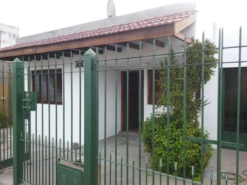 Foto de Venta Casa 2 Dormitorios Florencio Varela Con Cochera, imagen 2
