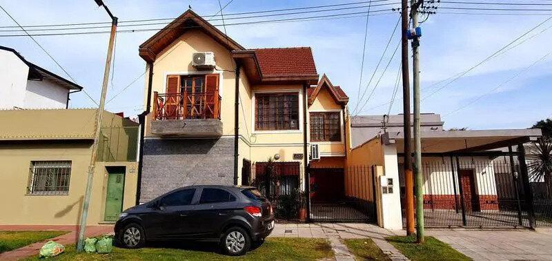 Foto de Venta Casa 5 Dormitorios Quilmes Oeste Con Cochera, imagen 1