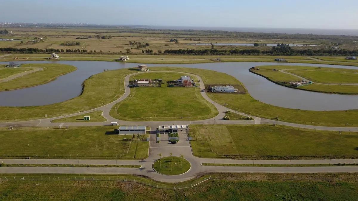 Lote a Laguna en Venta - Barrio Magallanes 3