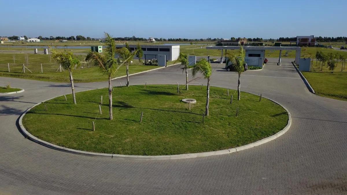 Lote a Laguna en Venta - Barrio Magallanes 1