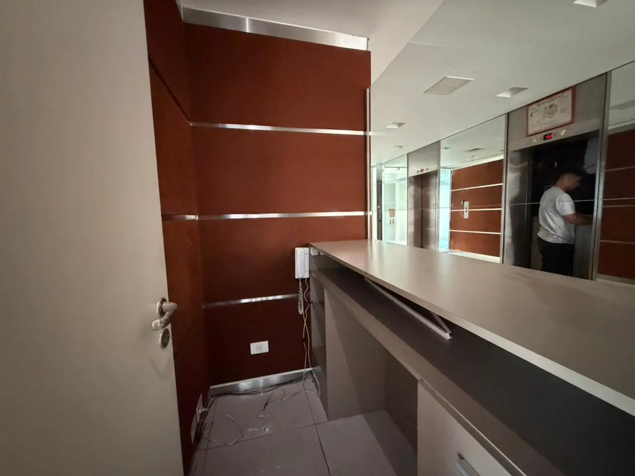 Oficina de Categoría 430 m² | Piso Alto | Vista al Río | 4 Cocheras 5