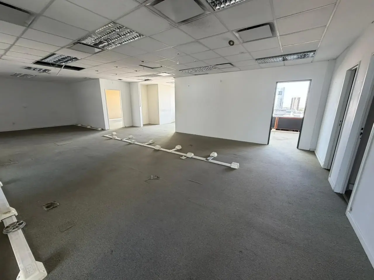Oficina de Categoría 430 m² | Piso Alto | Vista al Río | 4 Cocheras 5