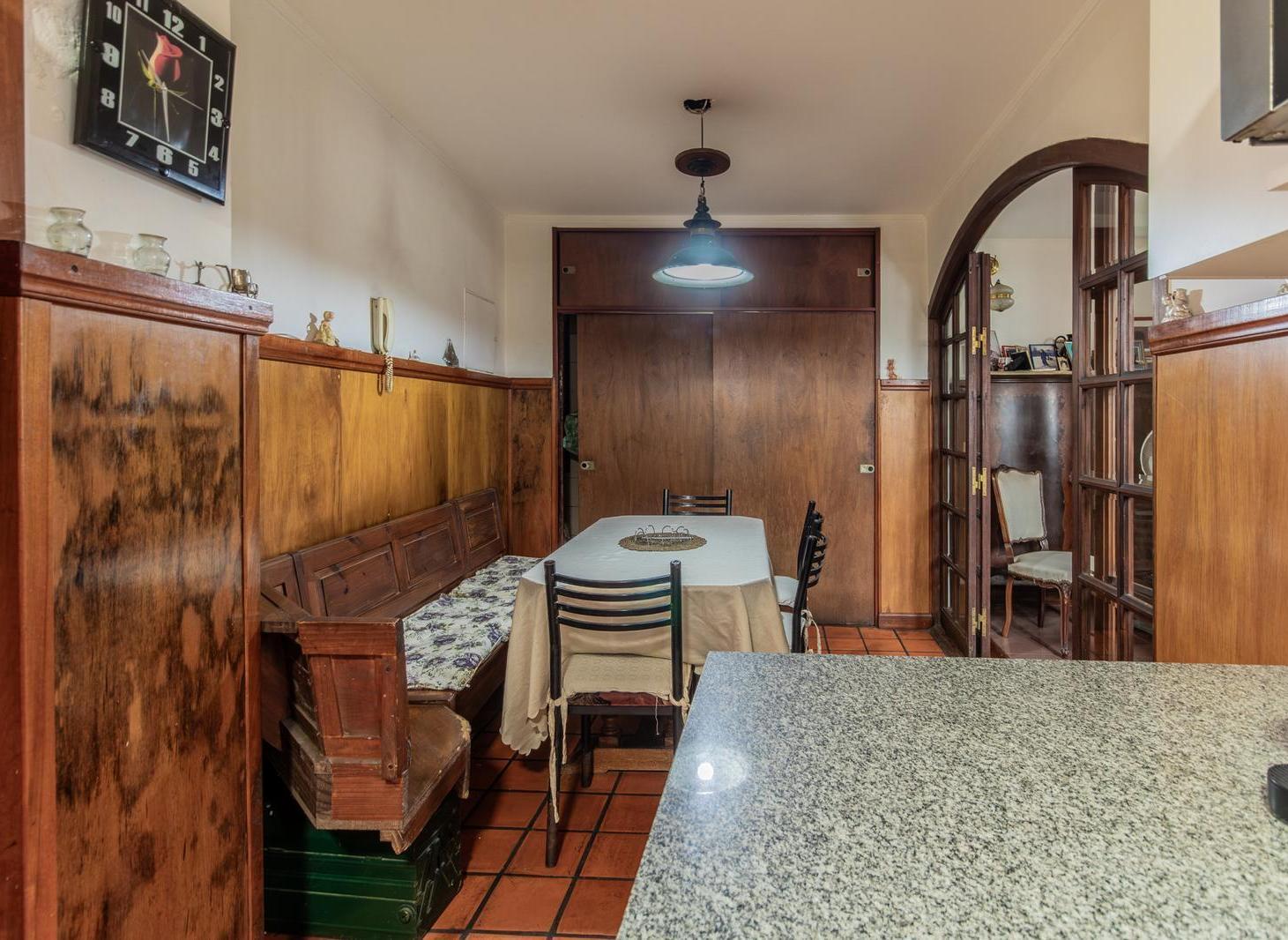 Casa de 5 ambientes en Venta, Parque Avellaneda