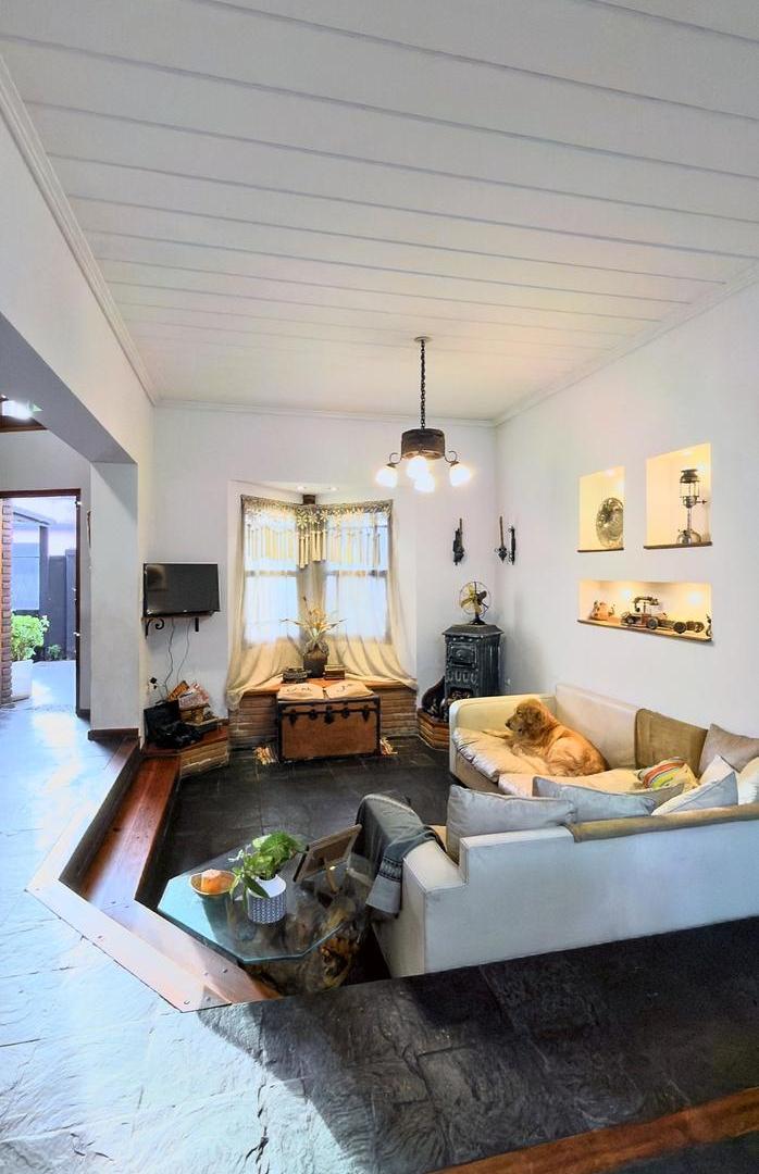 Foto de Monte Castro: casa 4 amb, 3 dorm, quincho y pileta - Lascano, imagen 4