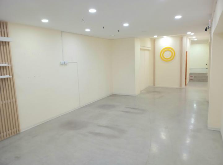 Excelente LOCAL Comercial sobre Avenida  5