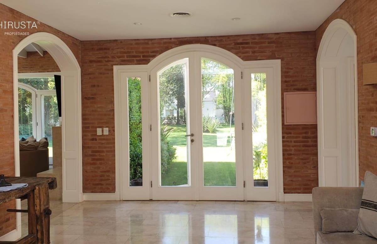 CASA EN VENTA EN MAYLING C.C. 4 DORMITORIOS