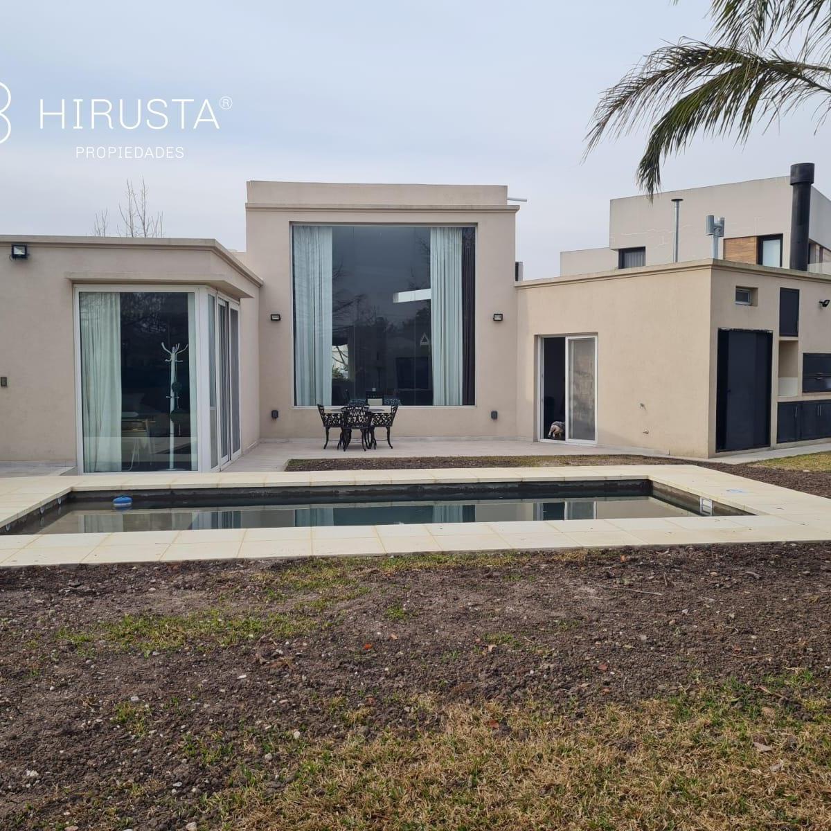 CASA EN EN VENTA EN AYRES PLAZA - 1 DORMITORIO - HIRUSTA PROPIEDADES