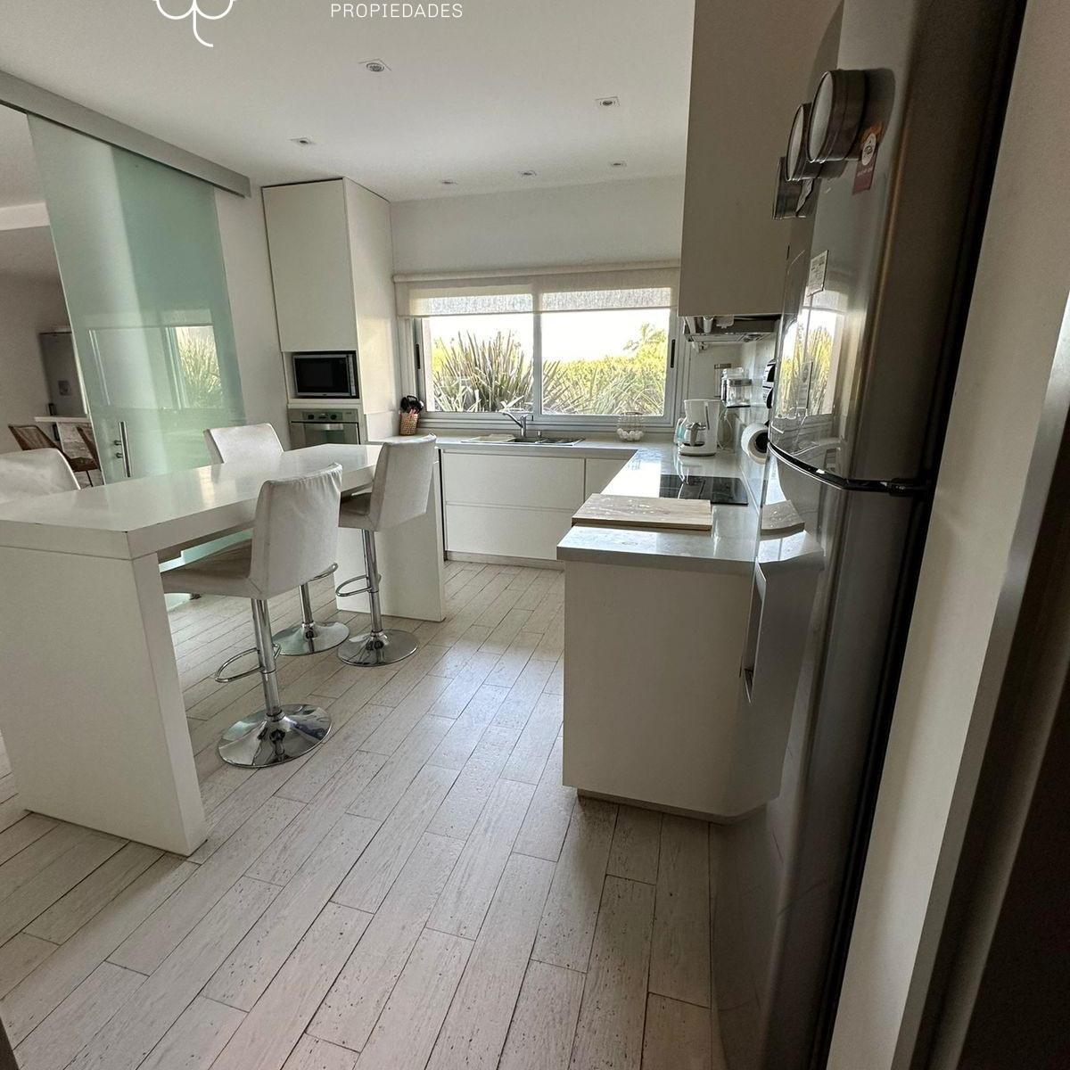 CASA EN VENTA EN PILARÁ 4 DORMITORIOS+DEP DE SERVICIO+LAVADERO+ESCRITORIO+QUINCHO+PILETA CON BAÑO