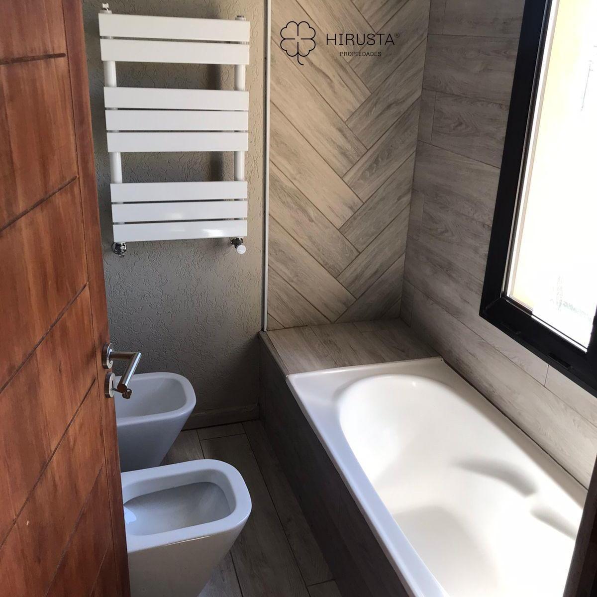 CASA EN VENTA LAGOON PILAR 4 DORMITORIOS