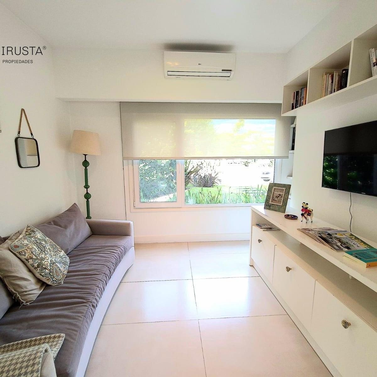 CASA EN VENTA EN AYRES PLAZA - 3 DORM - +PLAY+DEP DE SERVICIO+LAVADERO+GALERIA+PARRILLA+APTO CREDITO