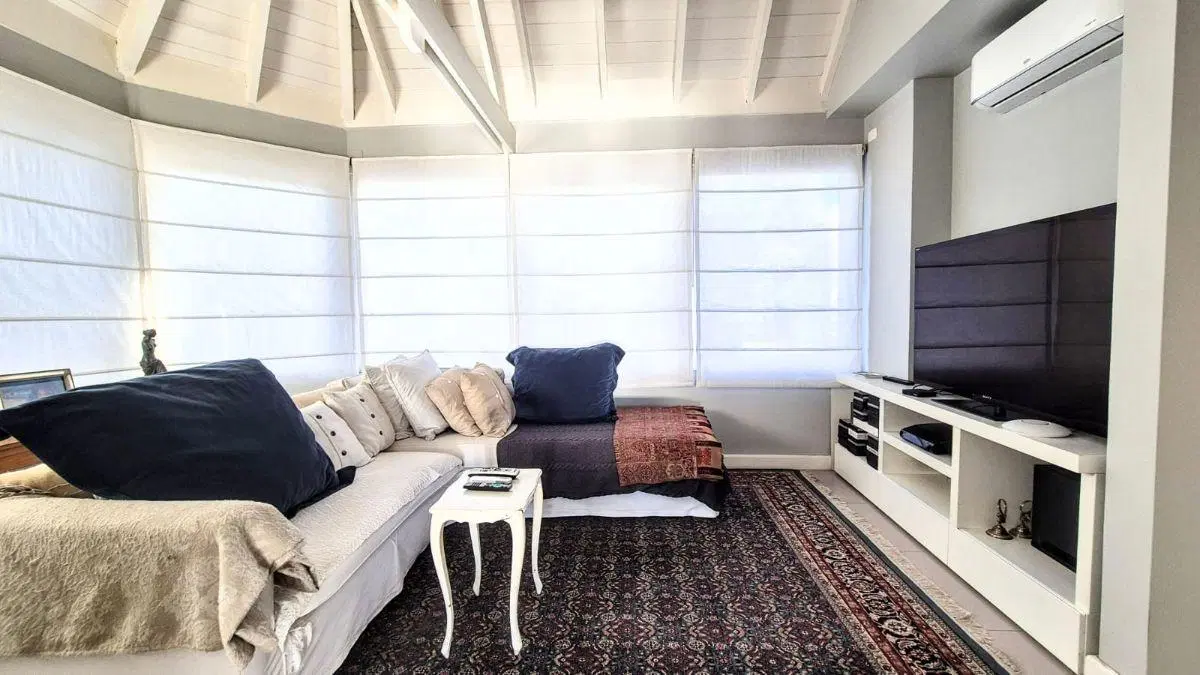 EXCELENTE CASA A LA VENTA + CASA HUESPEDES - 6 DORM - HIRUSTA PROPIEDADES 4
