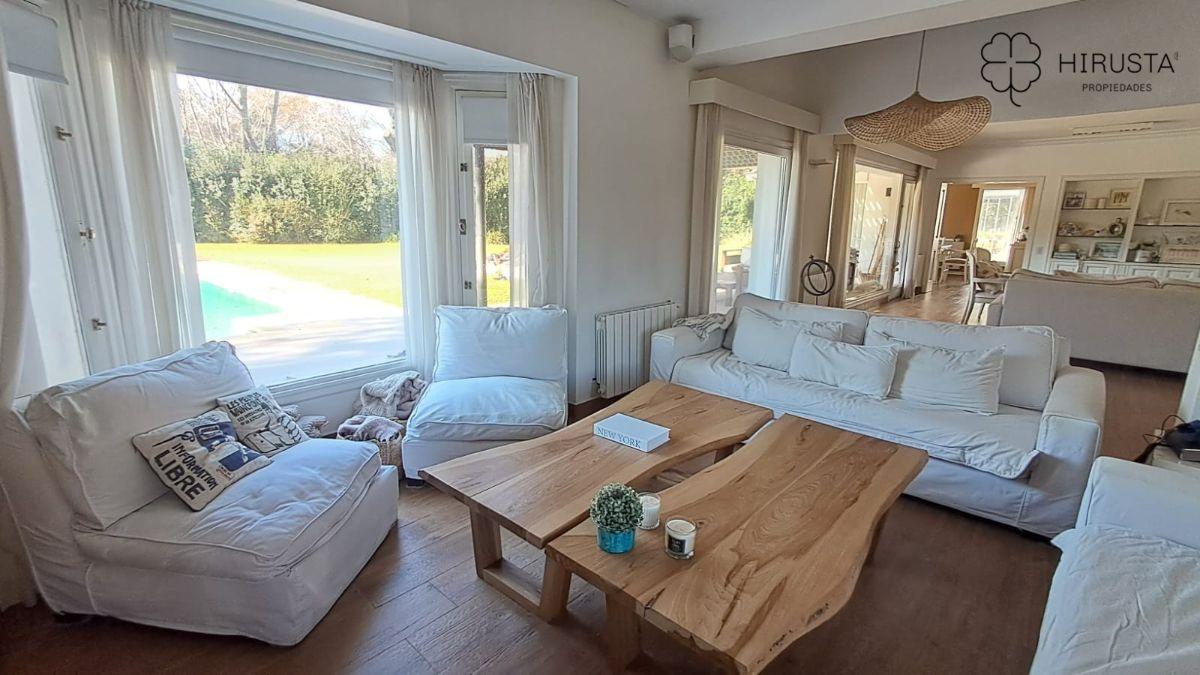 Foto de CASA EN VENTA MAYLING C.C MASTER SUITE+3 DORMITORIOS EN SUITE+DEP DE, imagen 2
