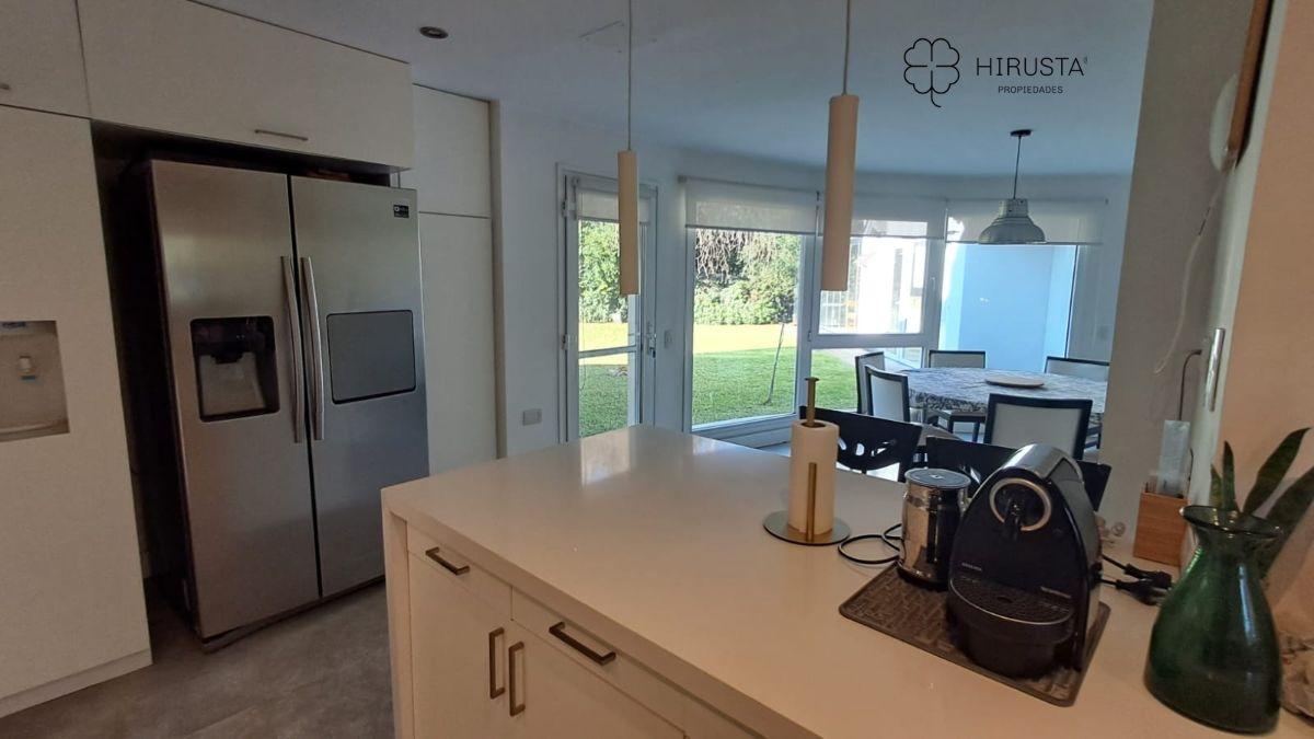Foto de CASA EN VENTA MAYLING C.C MASTER SUITE+3 DORMITORIOS EN SUITE+DEP DE, imagen 4