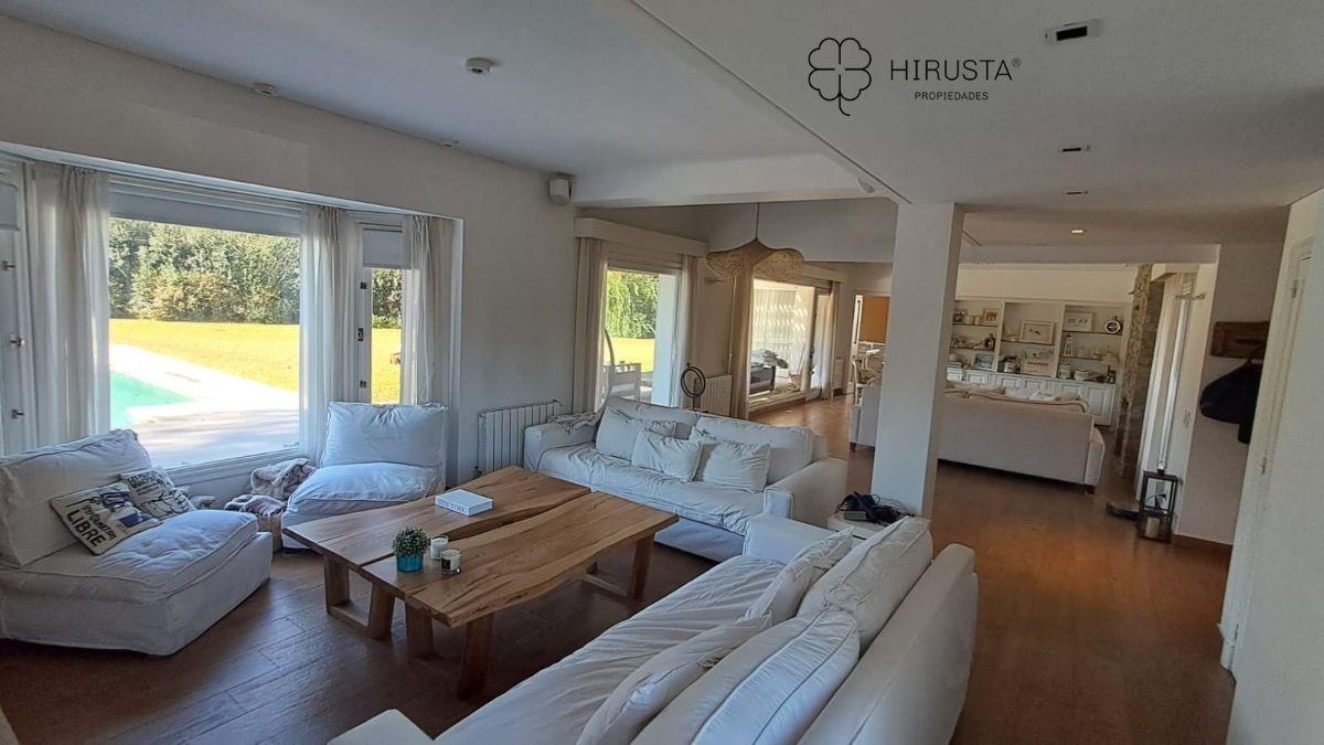 Foto de CASA EN VENTA MAYLING C.C MASTER SUITE+3 DORMITORIOS EN SUITE+DEP DE, imagen 1