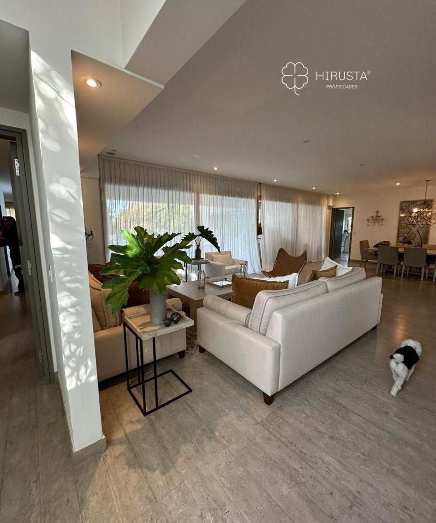 Foto de CASA EN VENTA LA BERLINA 4 DORM EN SUITE+VESTIDOR+PLAYORROM+QUINCHO+DEP, imagen 2
