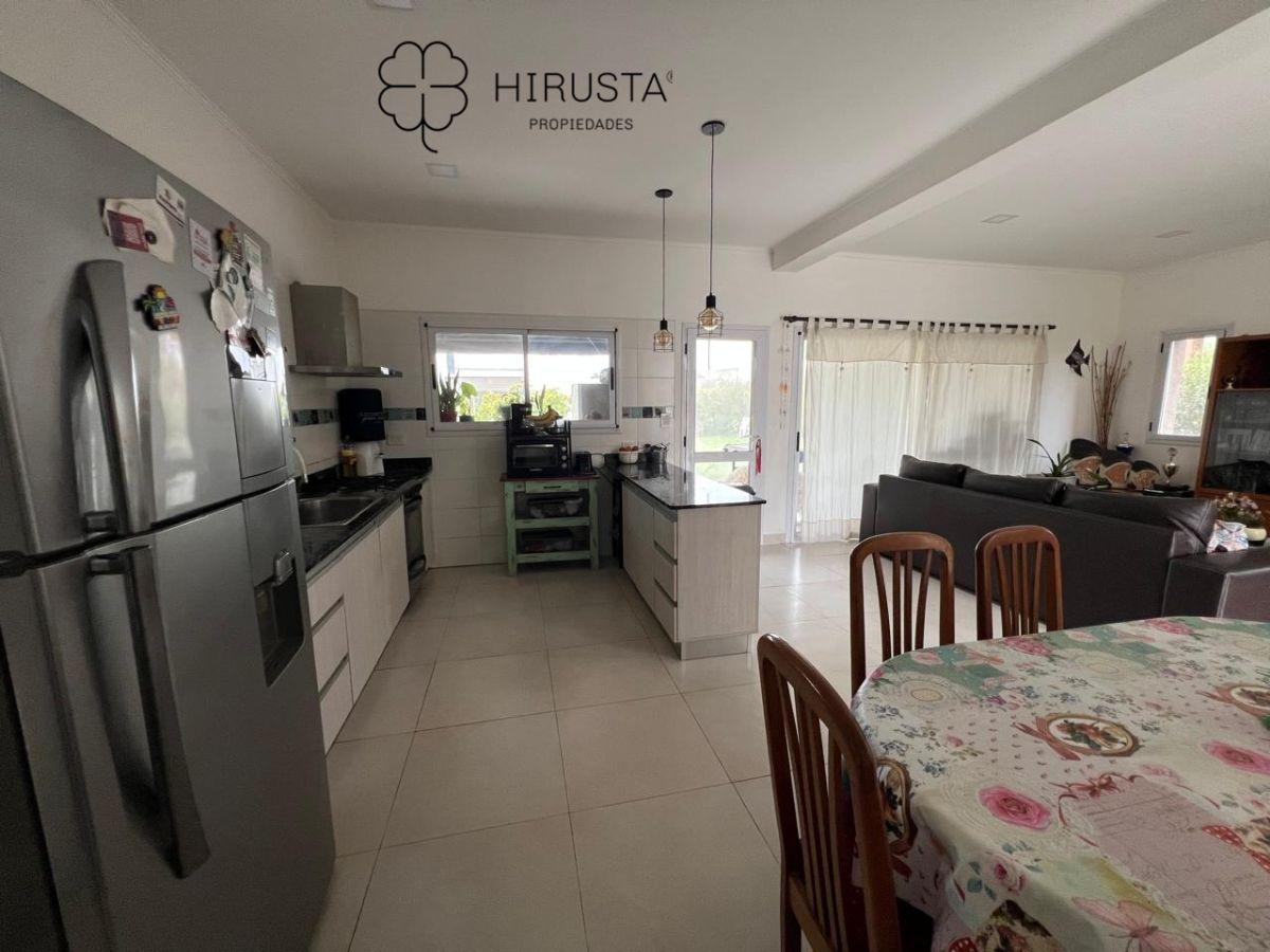 Foto de casa en venta apto credito+4 dormitorios+lavadero+parrilla+pileta+cocher, imagen 1