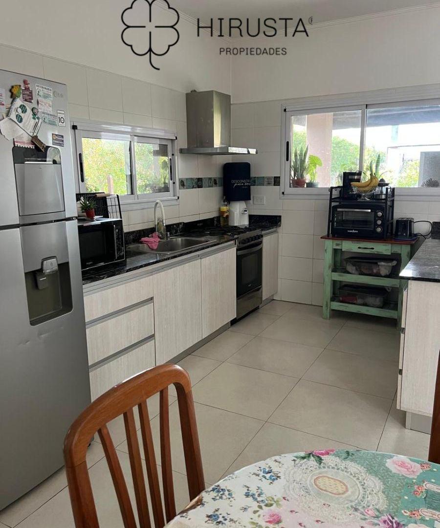 Foto de casa en venta apto credito+4 dormitorios+lavadero+parrilla+pileta+cocher, imagen 2