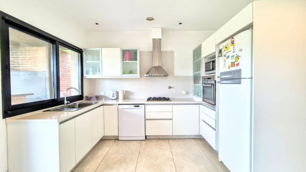Foto de CASA EN VENTA - 3 DORM EN SUITE - MAYLING C.C. - HIRUSTA PROPIEDADES, imagen 2