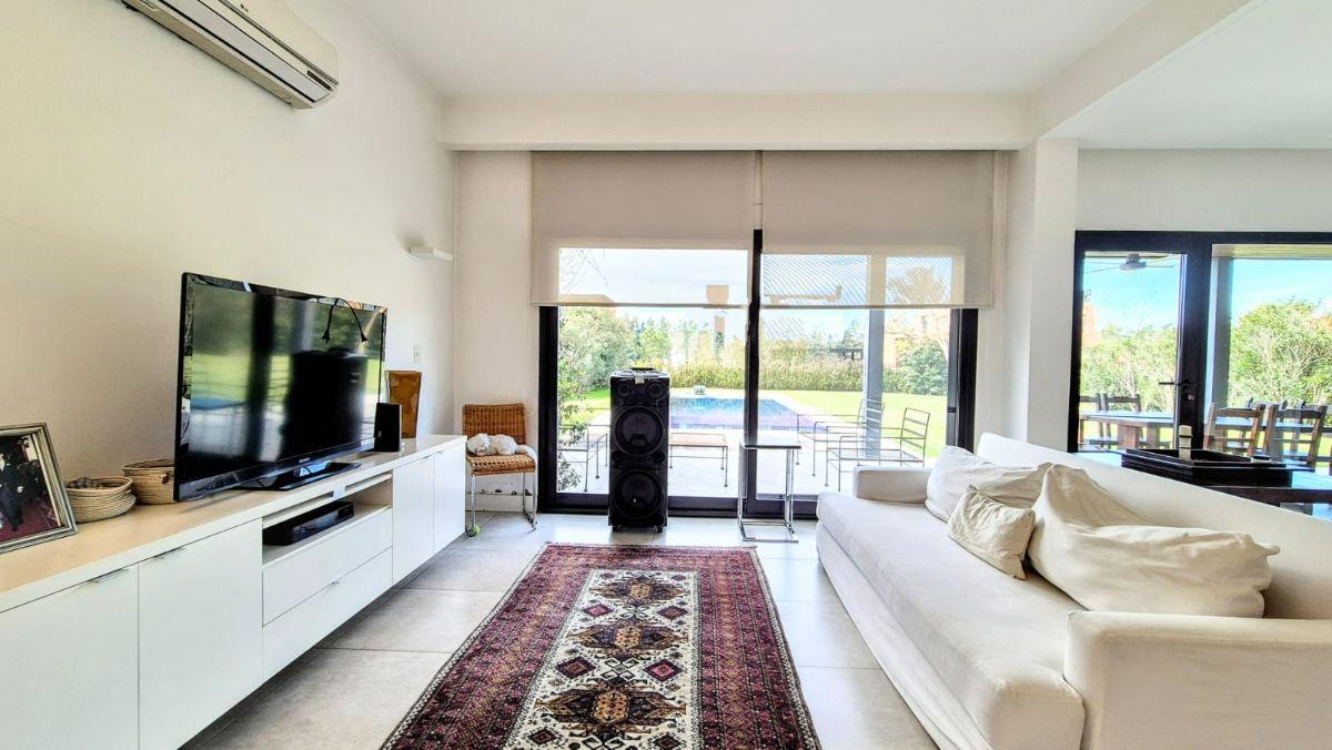 Foto de CASA EN VENTA - 3 DORM EN SUITE - MAYLING C.C. - HIRUSTA PROPIEDADES, imagen 4