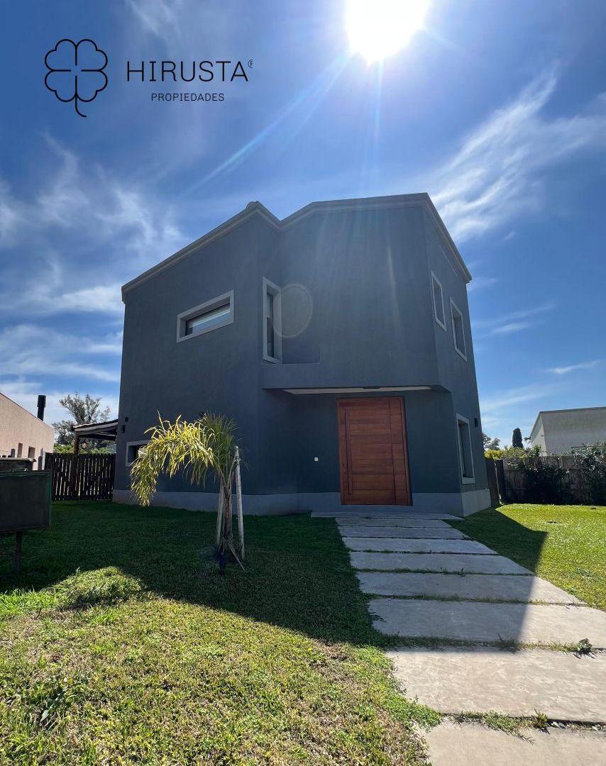 Foto de CASA EN VENTA 3 DORMITORIOS+VESTIDOR+COCHERA+PARRILLA+PILETA+LOSA, imagen 1