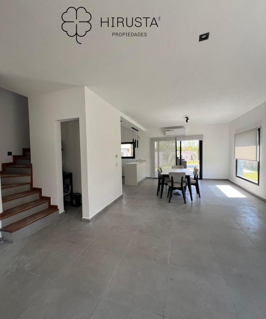 Foto de CASA EN VENTA 3 DORMITORIOS+VESTIDOR+COCHERA+PARRILLA+PILETA+LOSA, imagen 5