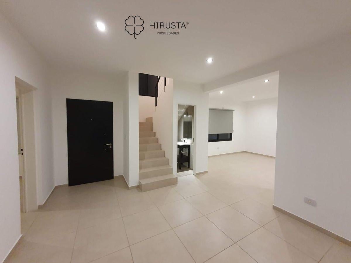 Foto de casa en venta 4 dormitorios+escritotio+ 2 baños+toilette+lavadero +los, imagen 3