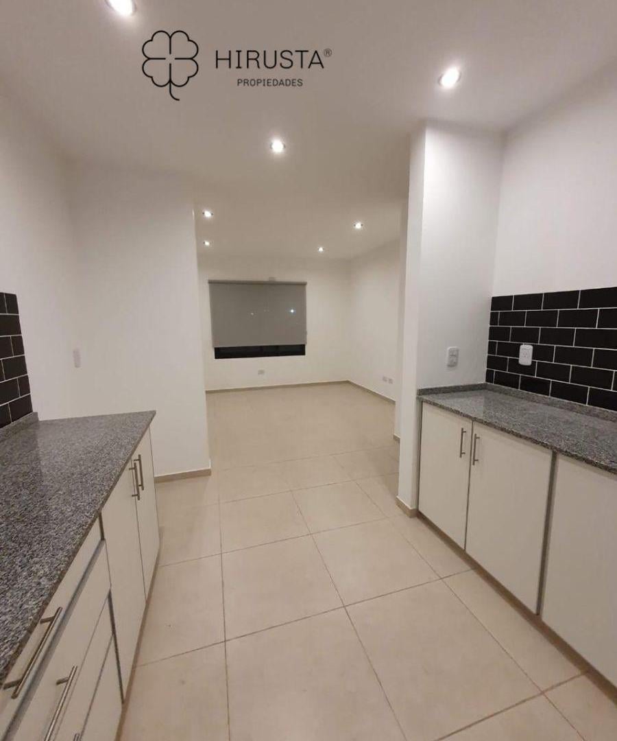 Foto de casa en venta 4 dormitorios+escritotio+ 2 baños+toilette+lavadero +los, imagen 2