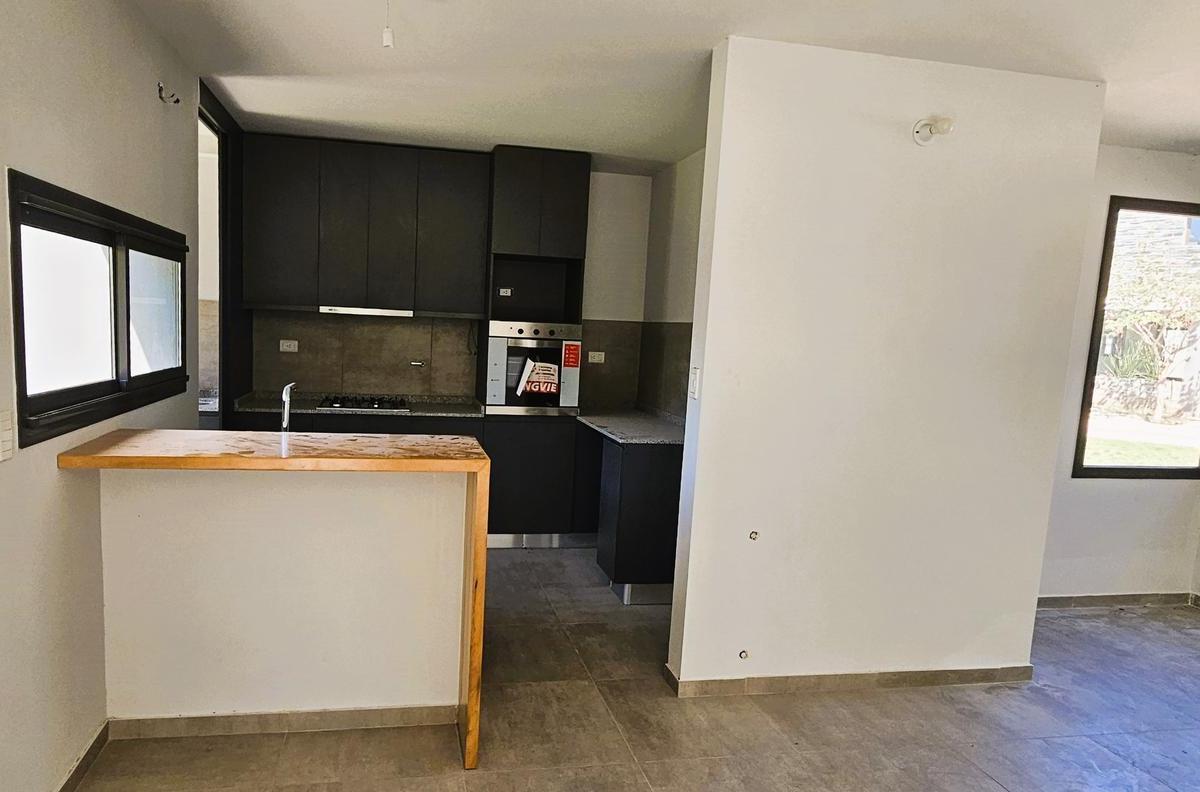 Hermoso duplex estilo casa en housing cerrado Arguello