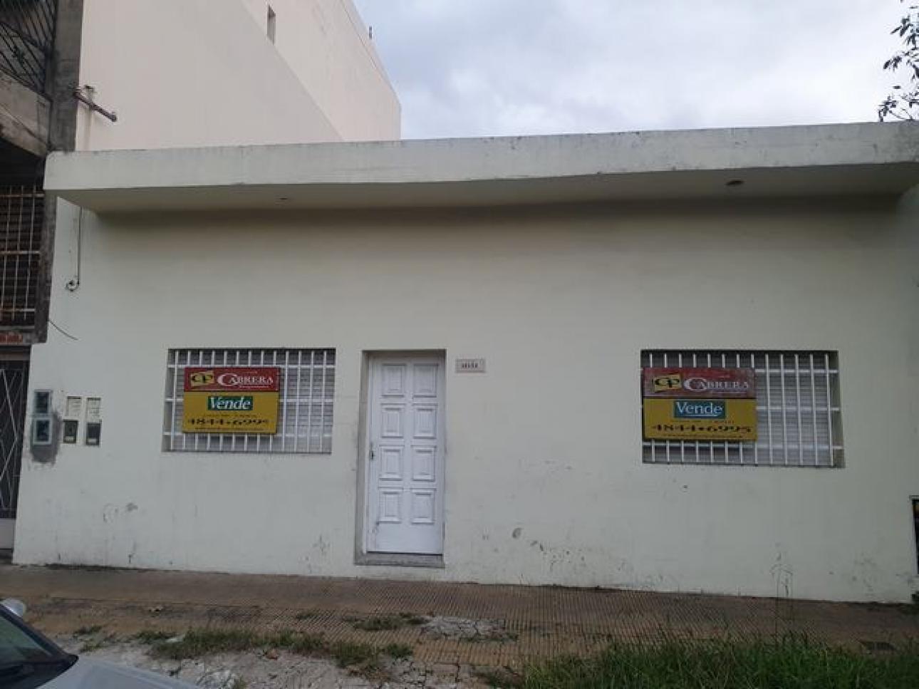 Foto de 2 CASAS EN BLOCK SOBRE LOTE 10X30 FONDO LIBRE VILLA BOSCH, imagen 1