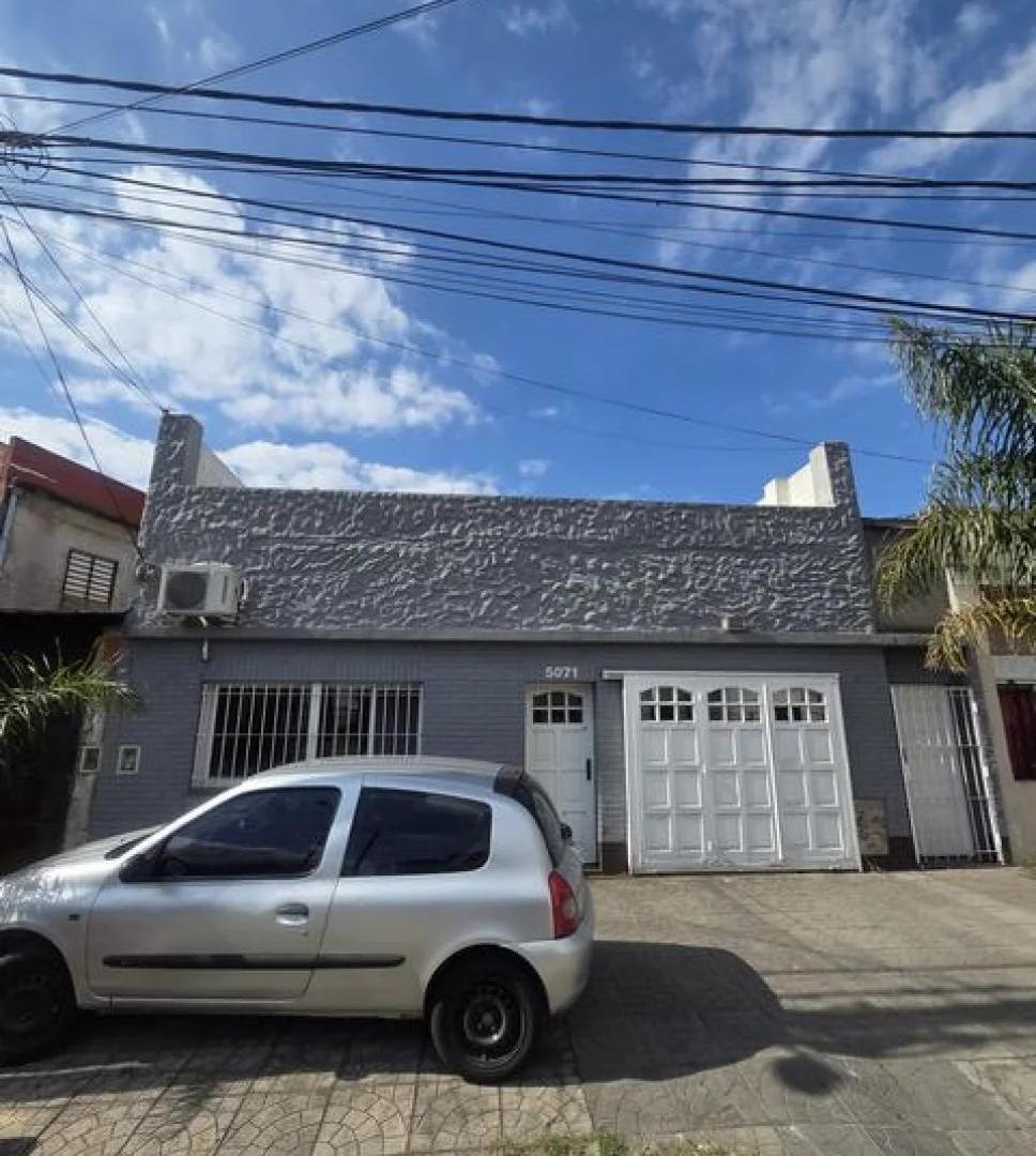 Foto de CASA 3 AMB CON GARAGE Y PATIO A 400M ESTACION VILLA BOSCH, imagen 1