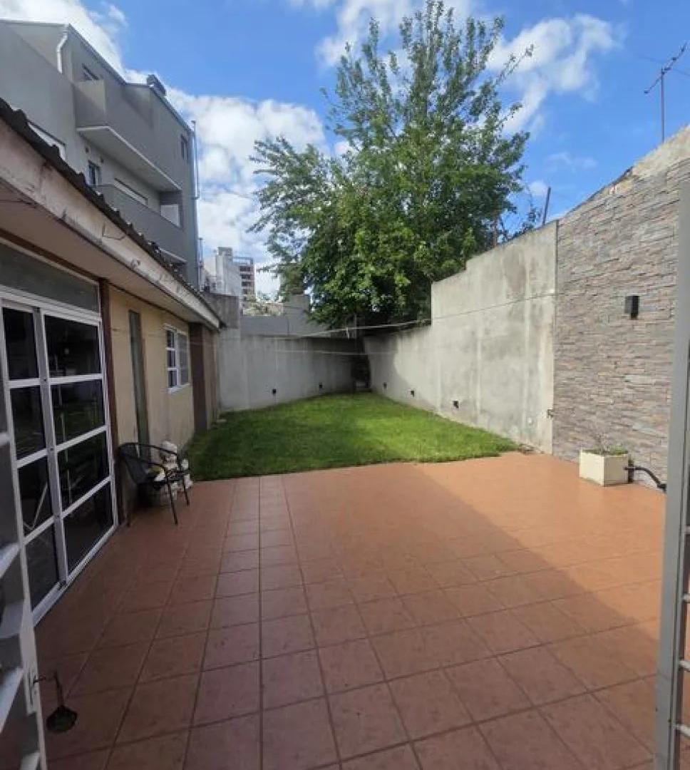 Foto de CASA 3 AMB CON GARAGE Y PATIO A 400M ESTACION VILLA BOSCH, imagen 2