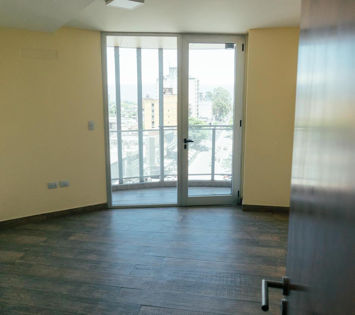 Departamento Frente a Plaza Alberdi 3