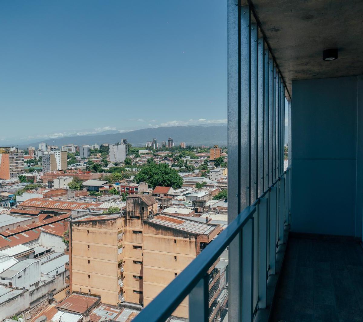 Departamento Frente a Plaza Alberdi 5