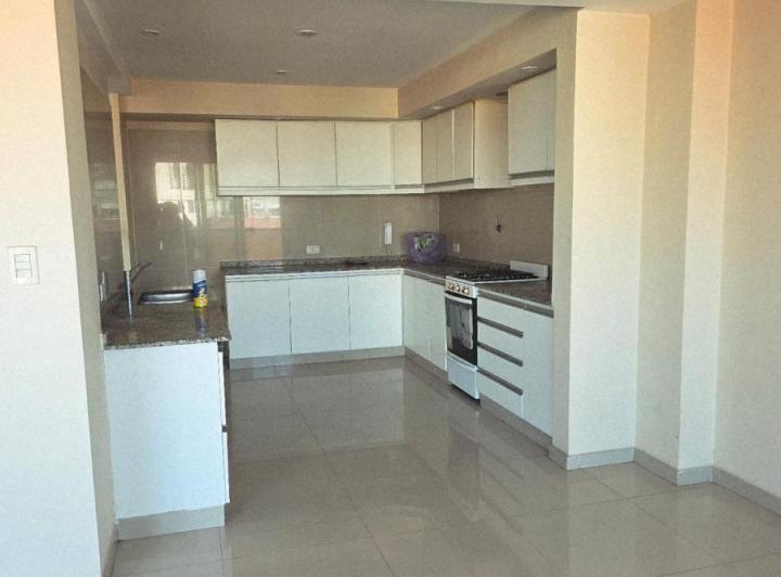 Departamento de 3 dormitorios con cochera en alquiler 1