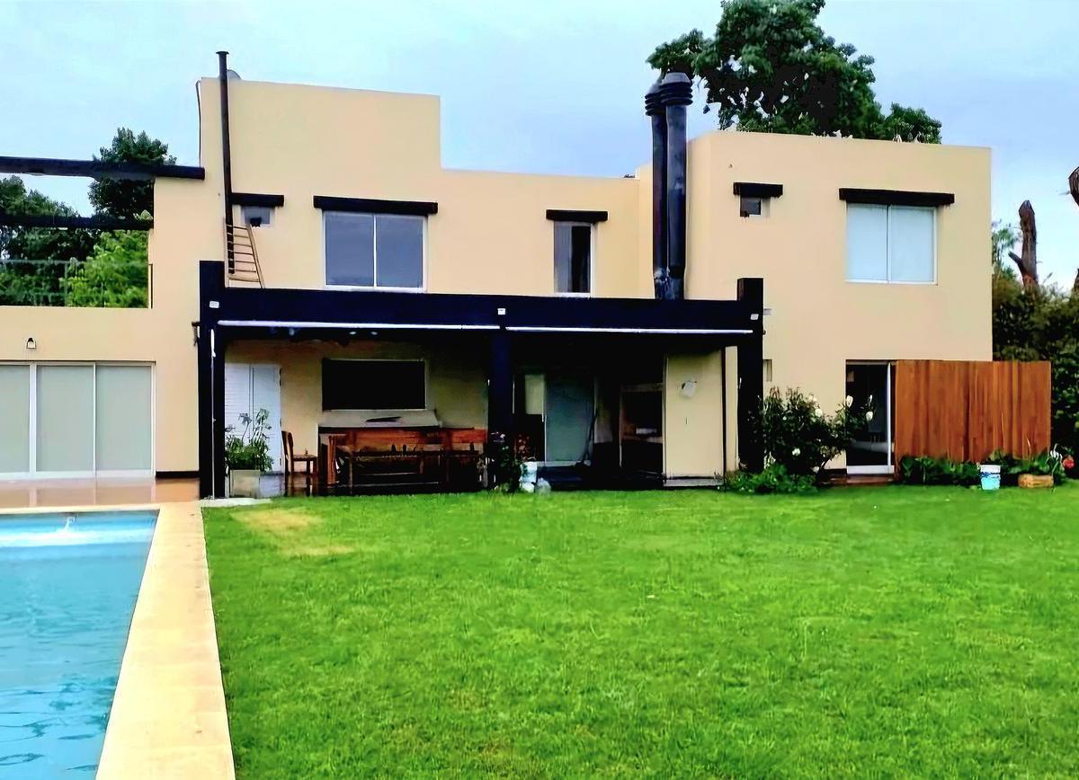 Casa en  alquiler, barrio Haras  Santa Maria. Escobar