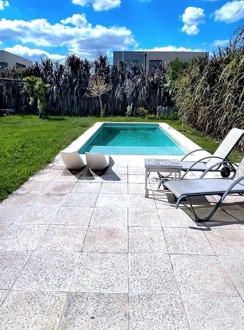 Casa en venta. Un planta. Apta crédito en San Gabriel 4