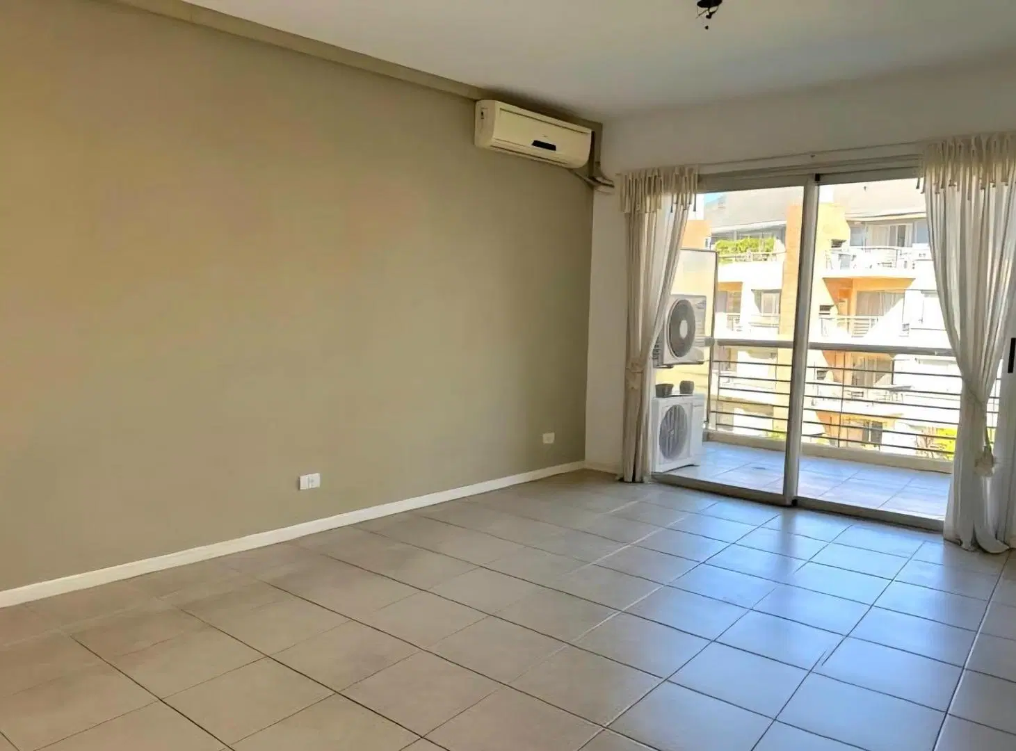 Departamento tres ambientes . Boulevar Plaza Portezuelo 5