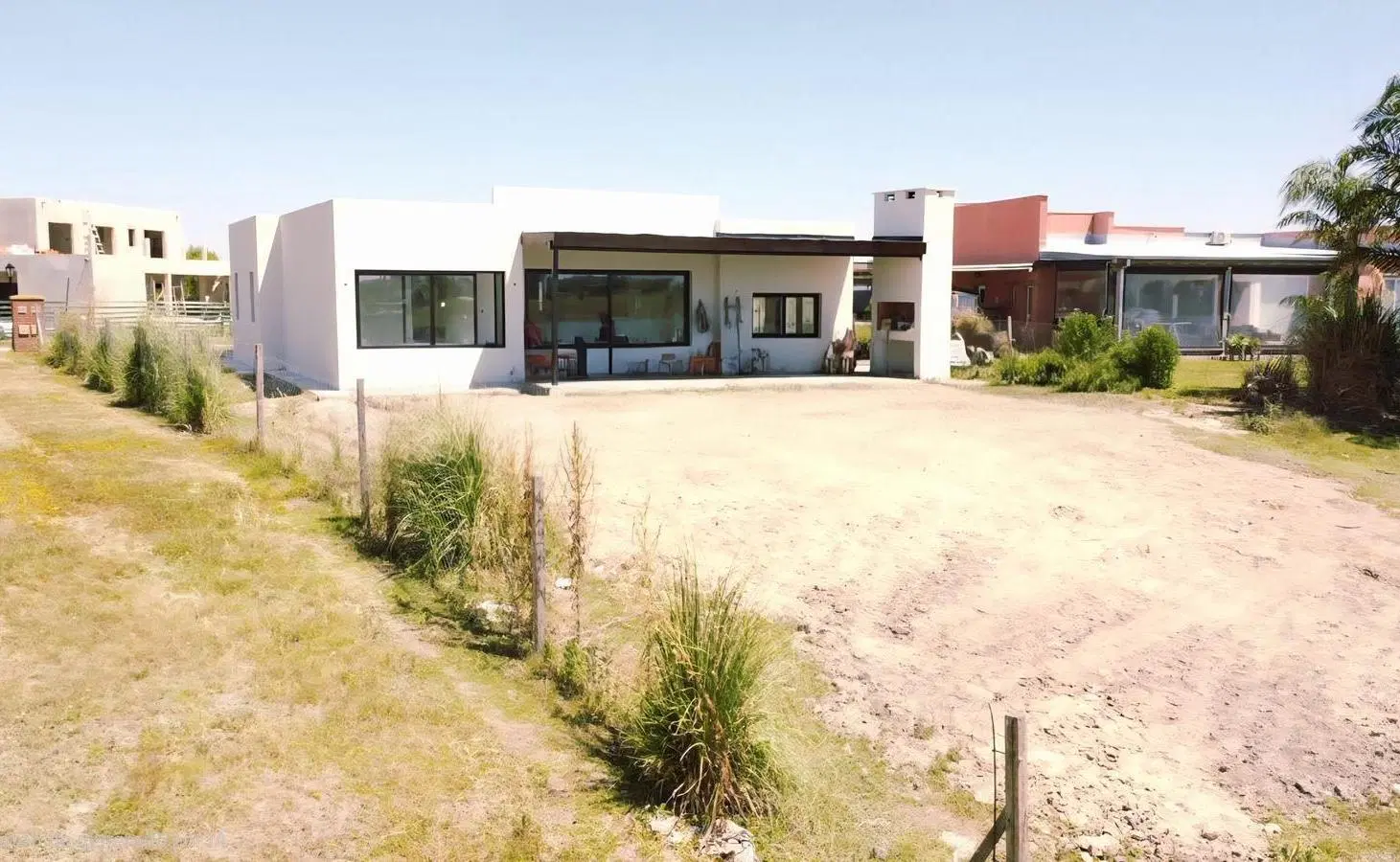 Casa de una planta al lago. 5